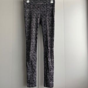 BAR THREE patterned leggings!